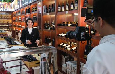 僑鄉(xiāng)青田年末銷售旺季 葡萄酒加工產(chǎn)業(yè)迎來(lái)新機(jī)遇